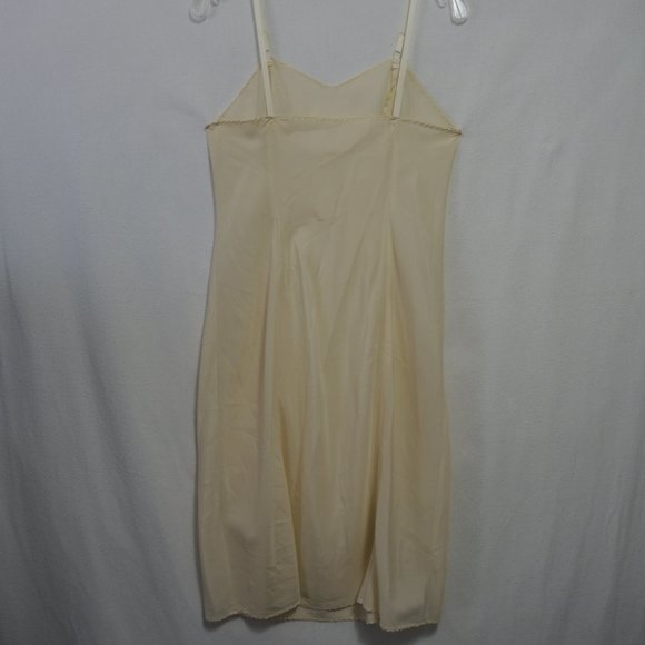 4/$25 Vintage 70s? Full Slip Cream Color Adjustable Straps Size XS/S Wonder Maid - Picture 3 of 8